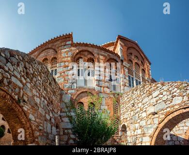 Das Kloster Hosios Loukas ist eines der wichtigsten Denkmäler der mittelbyzantinischen Architektur und UNESCO-Weltkulturerbe Stockfoto