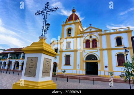 Fassade Kirche der Unbefleckten Empfängnis in Mompox, Kolumbien Stockfoto