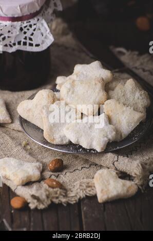 Weihnachten, hausgemachte Weihnachtsplätzchen Vintage Style, leckere Cookies Stockfoto