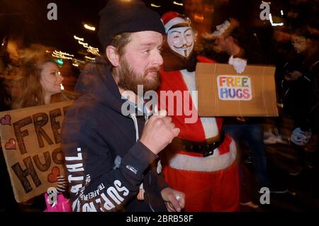 Auf dem "Millionen-Maske-Marsch" werden Proteste mit V-for-Vendetta-Stil Guy Fawkes Masken und Demonstrationen gegen Austerität, die Verletzung ziviler ri Stockfoto