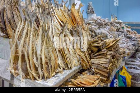 Viel getrocknetem Fisch auf einem Markt in Dubai gesehen Stockfoto