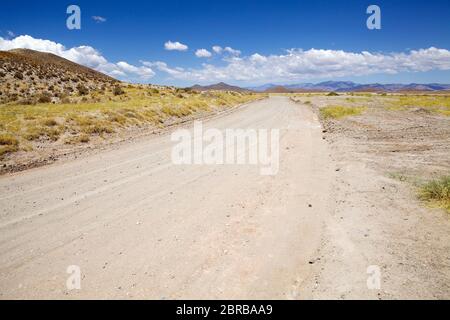 Landschaft entlang der Nationalstraße 40, auch bekannt als Ruta 40, im Norden Argentiniens. Es ist eine Route im Westen Argentiniens, die sich von Punta Loyola erstreckt Stockfoto