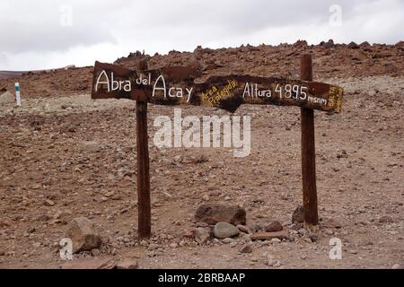 Der Abra del Alcay in der Provinz Salta ist der höchste Punkt der Nationalstraße 40, auch bekannt als Ruta 40. Es ist eine Route im Westen Argentiniens, die sich dehnt Stockfoto