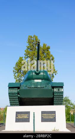 HORTOBAGY, UNGARN - 04 20 2019: Denkmal errichtet zum Gedenken an sowjetische Soldaten, die in der Schlacht auf der Großen Tiefebene zwischen dem 9. Und 26. Oktober 1944 starben. Stockfoto