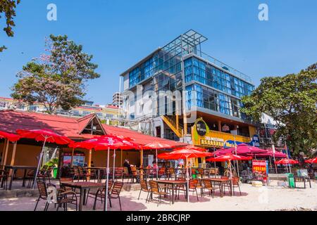 Restaurants, Ou Chheuteal Beach, Serendipity Beach, Sihanoukville, Kambodscha, Asien Stockfoto