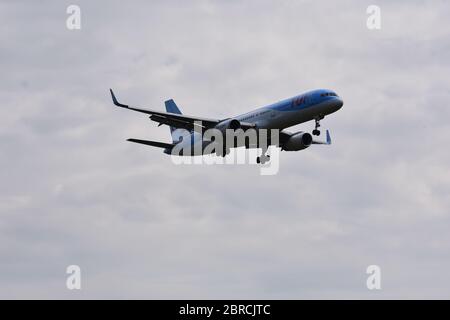 Ein TUI-Flugzeug kommt am 5. Juli 2018 am Bristol International Airport an Land Stockfoto