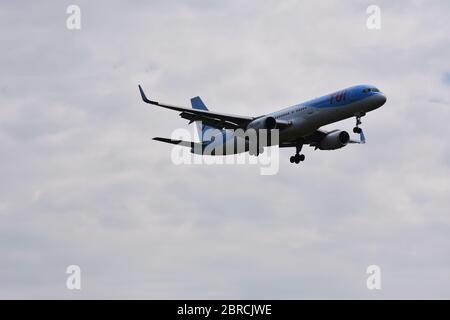 Ein TUI-Flugzeug kommt am 5. Juli 2018 am Bristol International Airport an Land Stockfoto