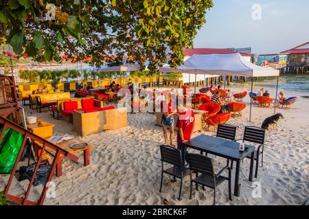 Barterrasse, Ou Chheuteal Beach, Serendipity Beach, Sihanoukville, Kambodscha, Asien Stockfoto