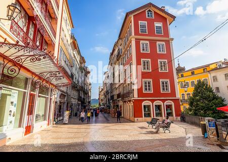 Coimbra, Portugal - 16. Juli 2019: Alte Stadt Coimbra, Portugal an einem schönen Sommertag Stockfoto