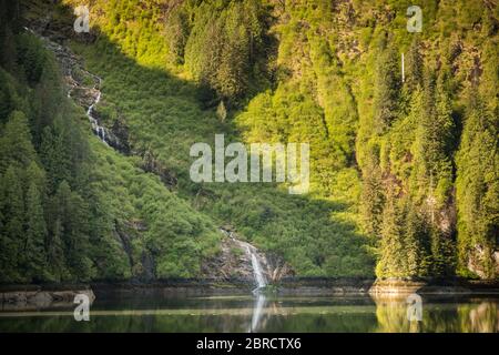 Misty Fjords National Monumnet, Ketchikan, Südost-Alaska, USA, ist bekannt für seine malerischen Aussichten auf entlegene Täler und Wasserfälle. Stockfoto