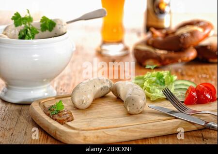 München Weisswurst Frühstück mit Brezeln und Weizenbier, Deutschland Stockfoto