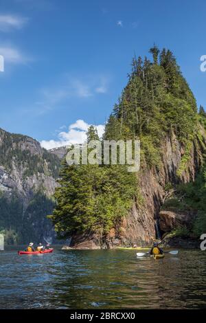 Misty Fjords National Monument, Southeast Alaska bietet atemberaubende Landschaften und Gelegenheit, mit dem Kajak in Walker Cove zu erkunden. Stockfoto