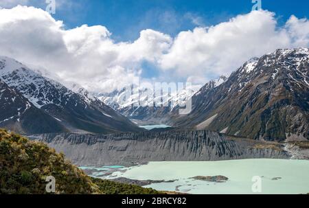 Blick in das Hooker Valley mit Mount Cook vom Sealy Tarns Track, Gletscherseen Mueller Lake und Hooker Lake, Mount Cook National Park Stockfoto