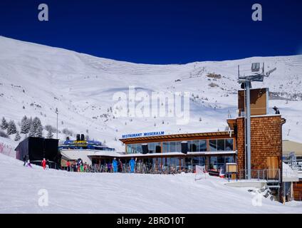 Bergrestaurant Moeseralm, Skigebiet Serfaus Fiss Ladis, Tirol, Österreich Stockfoto