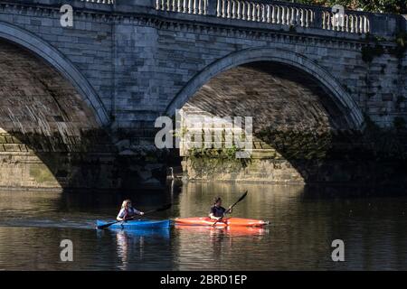 Flussszenen am frühen Morgen in Richmond upon Tames, Greater London Stockfoto