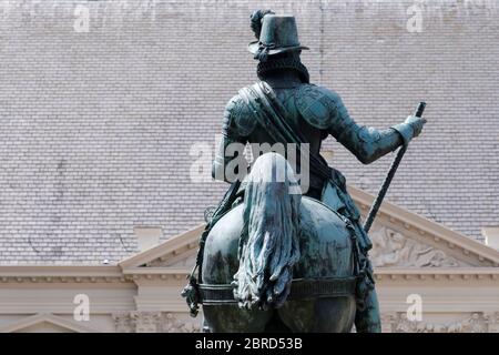 Die Statue von Wilhelm I., Prinz von Oranien oder Willem van Oranje, gegenüber dem Noordeinde Palast in Den Haag, Niederlande. Stockfoto