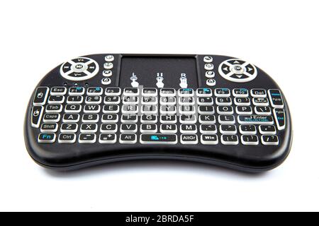 USB Mini Keyboard oder Wireless Mini Keyboard schwarz Farbe für Computer, TV, Smart TV, Android TV. Isoliertes Objekt auf weißem Hintergrund. Stockfoto