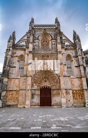 Portral auf der westlichen Fassade des Klosters von Saint Mary of the Victory in Batalha, Portugal Stockfoto