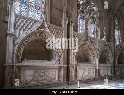 Gräber von Fürsten in der Gründerkapelle des Klosters der Heiligen Maria des Sieges in Batalha, Portugal Stockfoto