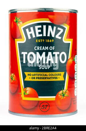 Coventry, West Midlands, UK - 13. Mai 2020: Heinz Tomatensuppe-Creme auf einem isolierten weißen Hintergrund ungeöffnet Stockfoto