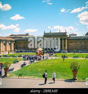 VATIKAN - 14. MAI 2014: Der Belvedere-Innenhof des Vatikanischen Museums, Vatikan, Rom. Stockfoto