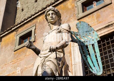 Erzengel Michael Statue von Raffaello da Montelupo in Castel Sant'Angelo, Rom, Italien Stockfoto