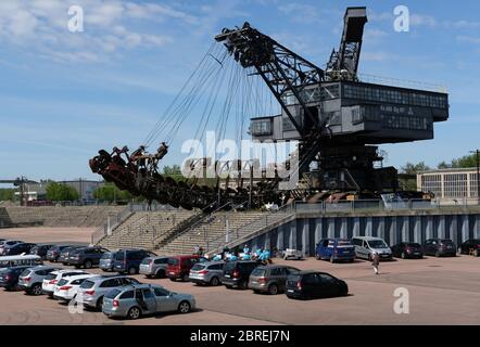 21. Mai 2020, Sachsen-Anhalt, Gräfenhainichen: Autoservice am Himmelfahrtstag in der Baggerstadt Ferropolis. Über 70 Fahrzeuge folgten dem protestantischen Gottesdienst im Freilichtmuseum. Foto: Sebastian Willnow/dpa-Zentralbild/dpa Stockfoto