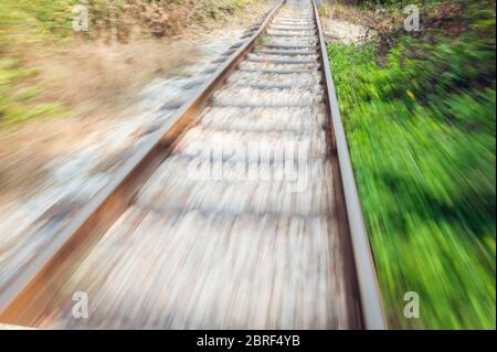 Fahrt auf den Bamboo Bahngleisen in Battambang, Kambodscha, Südostasien Stockfoto