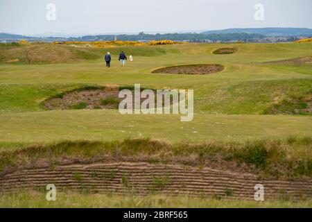 St Andrews, Schottland, Großbritannien. 21 Mai 2020. Die schottische Regierung kündigt an, die Blockade von Covid-19 in Schottland zu lockern. Ab Ende Mai sind nicht-Kontakt-Sportarten wie Golf erlaubt. Die Öffentlichkeit kann während der Schließung des Kurses während der Sperrung den berühmten Old Course in St Andrews nutzen. Iain Masterton/Alamy Live News Stockfoto