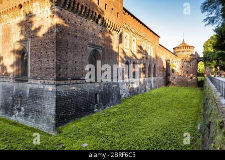 Sforza Castel (Castello Sforzesco) in Mailand, Italien. Diese Burg wurde im 15. Jahrhundert von Francesco Sforza, Herzog von Mailand, erbaut. Stockfoto