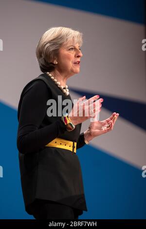 Theresa May hält ihre Rede vor der Konferenz der Konservativen Partei, als sie während der Brexit-Verhandlungen die britische Premierministerin war. Stockfoto