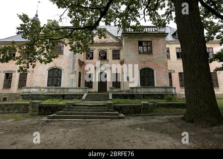 Alter Jagdpalast des Grafen Schuwalow im Dorf Talne, Ukraine Stockfoto