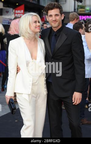 Kimberley Wyatt und Max Rogers nehmen an der Weltpremiere des Zweiten Weltkriegs Teil, Empire Leicester Square, London. 2. Juni 2013 © Paul Treadway Stockfoto