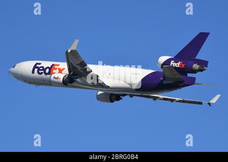 FEDEX (FEDERAL EXPRESS) MCDONNELL-DOUGLAS MD-11F FRACHTER STARTET LOS ANGELES. Stockfoto