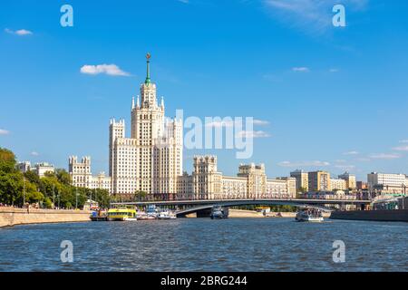 Moskau - 16. Juni 2018: Panorama von Moskau Zentrum mit Moskwa Fluss im Sommer, Russland. Schöne Panoramasicht auf Moskau mit Blick auf die alte S Stockfoto