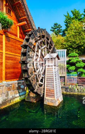 Wassermühle oder Wassermühle im Nan Lian Garden ist ein klassischer chinesischer Garten in Diamond Hill in Hong Kong Stadt in China Stockfoto