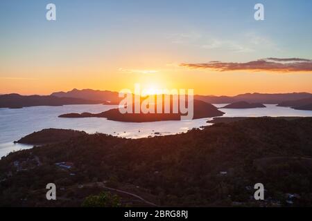 Coron Stadt Luftaufnahme bei Sonnenuntergang, Busuanga Insel in Palawan Provinz auf den Philippinen Stockfoto
