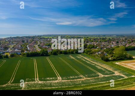 Schönes Frühlings-Luftbild von Ferring Village in West Sussex. Stockfoto