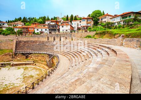 Das antike Theater von Ohrid aus der hellenistischen Zeit befindet sich in der Altstadt von Ohrid in Nord-Mazedonien Stockfoto