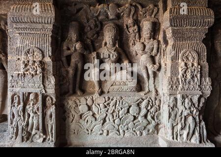 Reliefschnitzereien in Kailasa oder Kailash Tempel in den Ellora Höhlen in Maharashtra, Indien Stockfoto