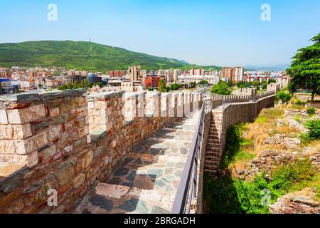 Skopje Festung oder Skopsko Kale ist eine historische Festung in der Altstadt von Skopje Stadt, Nord-Mazedonien Stockfoto