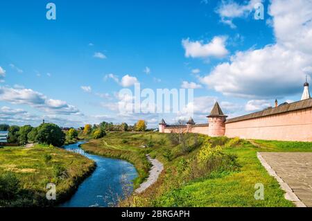 Panorama der antiken Stadt Susdal, Russland. Kloster St. Euthymius. Susdal ist der Ort des Goldenen Rings Russlands. Stockfoto