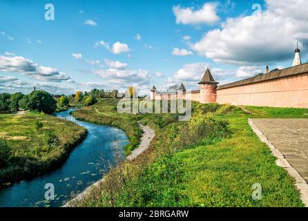 Panorama der antiken Stadt Susdal, Russland. Kloster St. Euthymius. Susdal ist der Ort des Goldenen Rings Russlands. Stockfoto