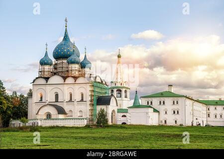 Susdal Kreml bei Sonnenuntergang. Susdal, Goldener Ring Russlands. Stockfoto