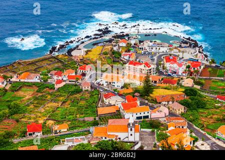 Porto Moniz Stadt Panorama-Blick, Madeira Insel in Portugal Stockfoto