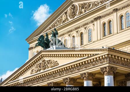 Das berühmte Bolschoi-Theater im Zentrum von Moskau, Russland. Das Bolschoi-Theater ist eines der Symbole der russischen Kultur. Stockfoto