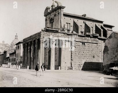 Vintage späten 19. Jahrhundert Fotografie - der Tempel des Antoninus und Faustina ist ein alter römischer Tempel in Rom Stockfoto