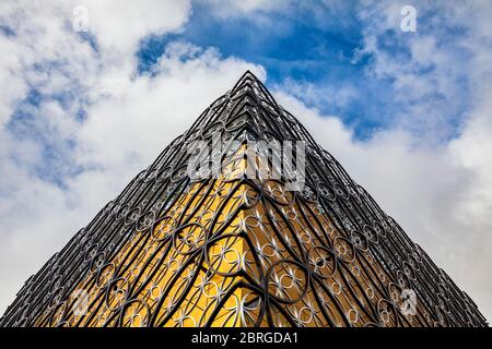 Die Metallfassade der neuen Library of Birmingham in Centenary Square, England Stockfoto