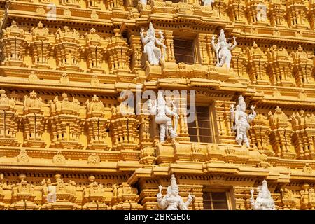 Chamundeshwari Tempel ist ein Hindu Tempel auf der Spitze des Chamundi Hills in der Nähe von Mysore in Indien Stockfoto