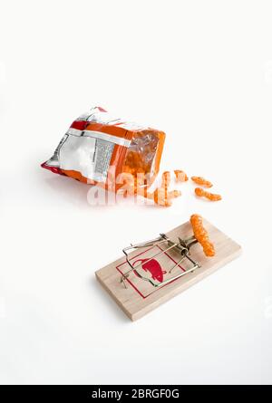 Ein Konzept Foto mit Maus Falle und Snack-Food Stockfoto